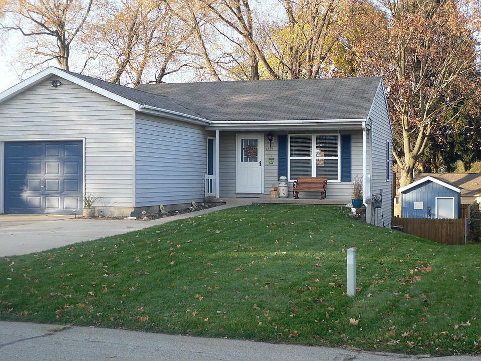 1st image of 1221 Regina St NE