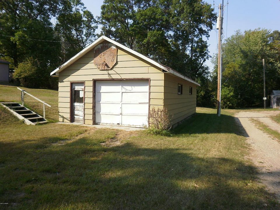 1st image of 413 10th Ave E
