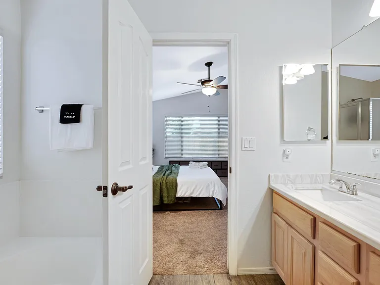 559 W Scott Ave — Photo 30