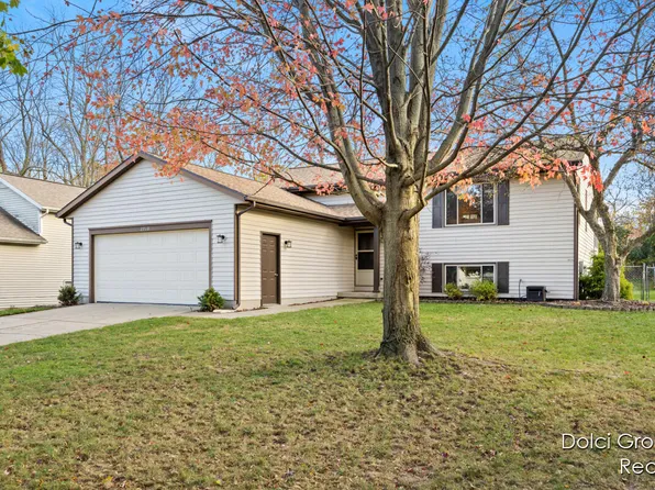 2710 Sterner St NW, Grand Rapids, MI 49504