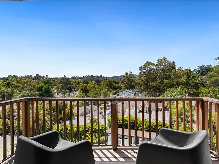 5150 Campo Rd — Photo 9