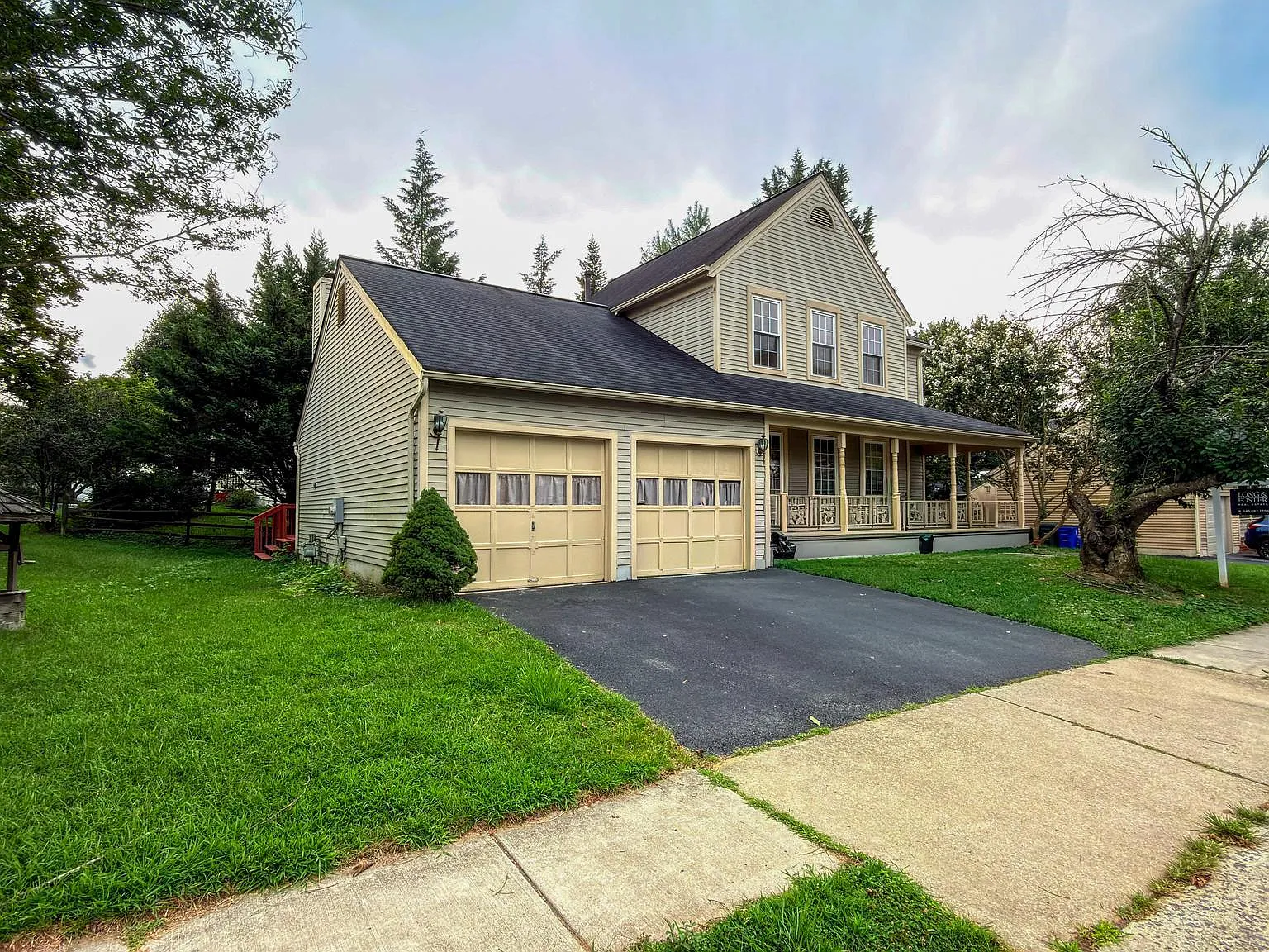 4 bed, 2.5 bath, 2570 sqft, $3,700 — Photo 4