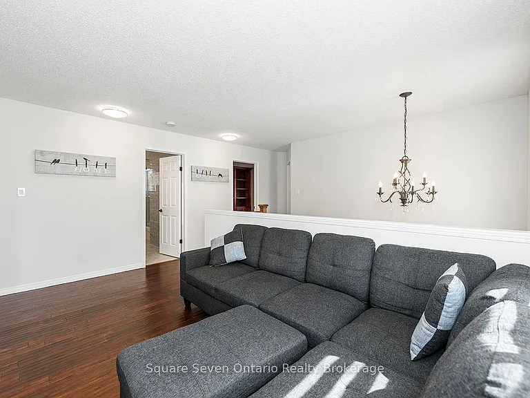 635 Commonwealth Cres — Photo 23