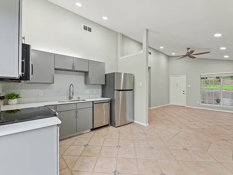 1015 E Yager Ln #158 — Photo 10