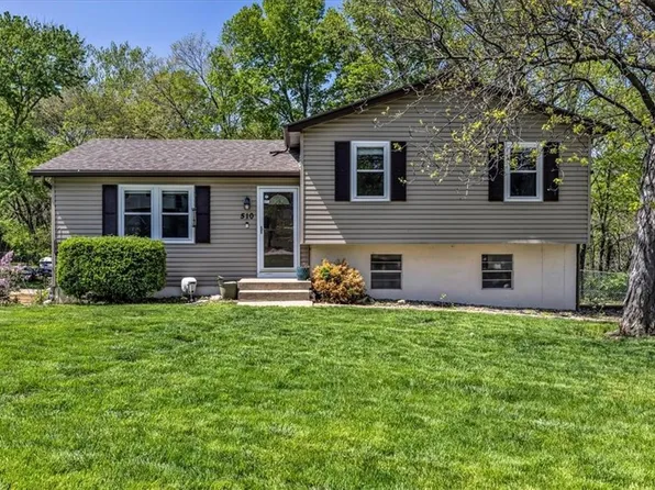 510 NE Richardson Pl, Lees Summit, MO 64086