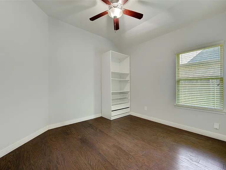 9802 Massanutten Ln — Photo 10
