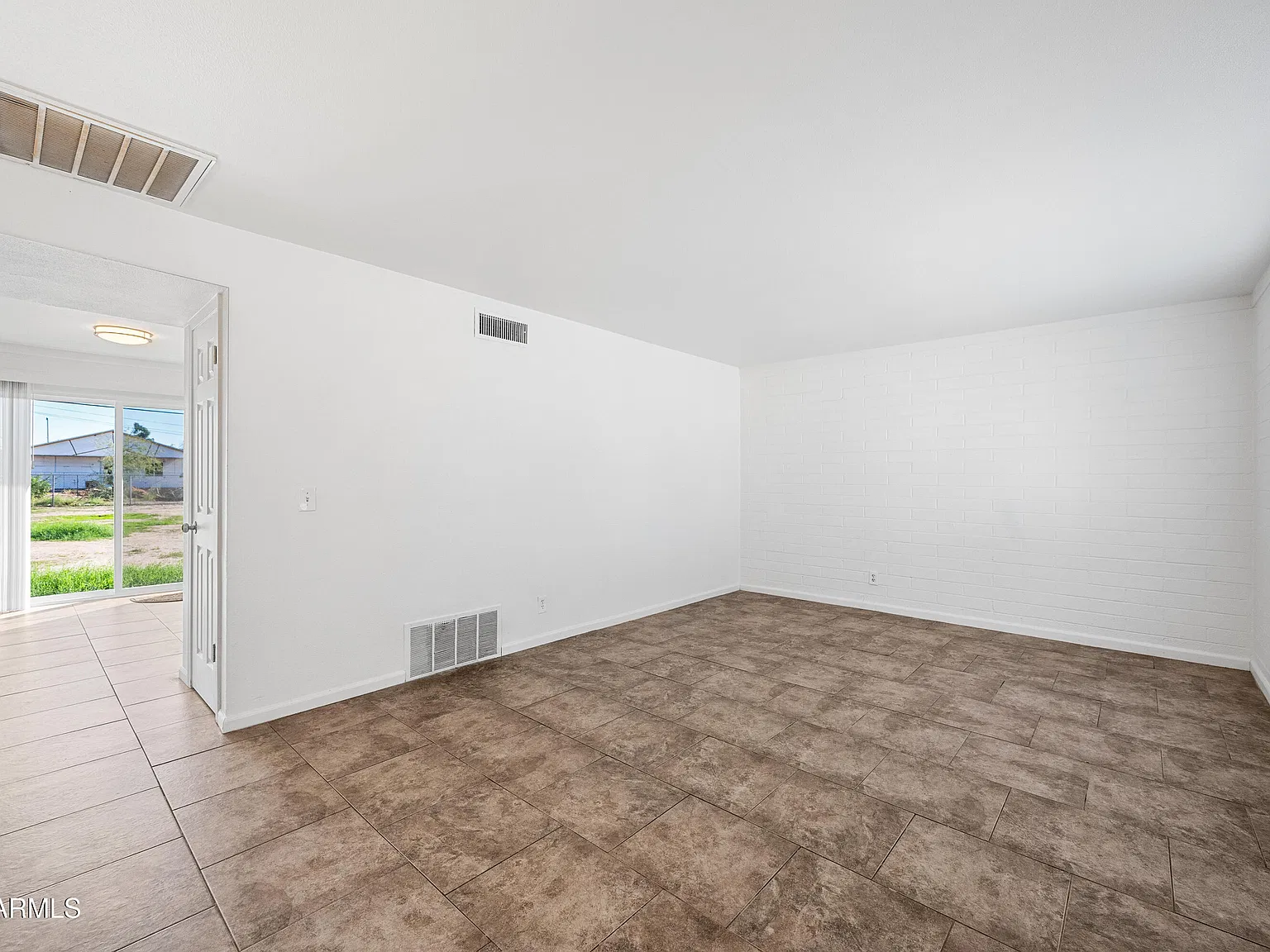 3 bed, 2.0 bath, 1176 sqft, $1,400 — Photo 2