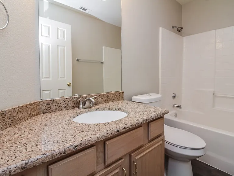 2841 Saint Croix Ave — Photo 14