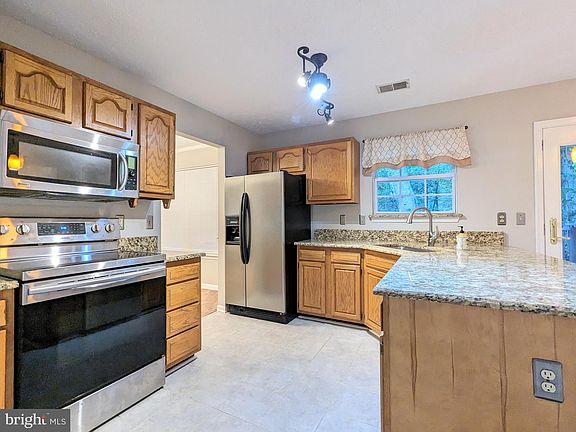 2nd image of 2484 Woodland Ct
