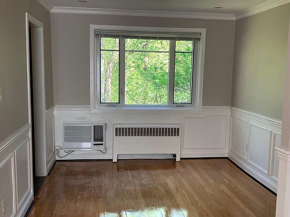 4th image of 10407 Montrose Ave APT 202