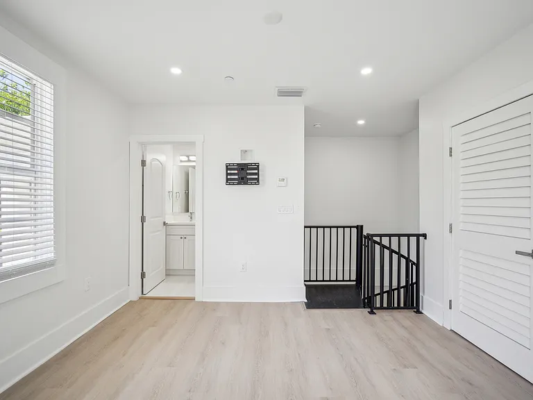 326 S Plant Ave #1 — Photo 10