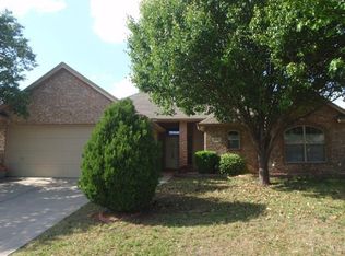 930 Benjamin Dr, Burleson, TX 76028