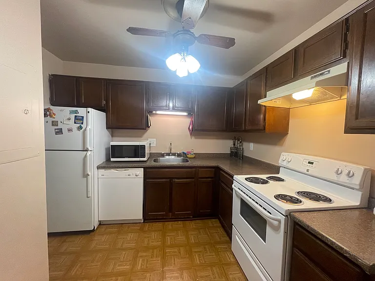 613 Center St — Photo 46