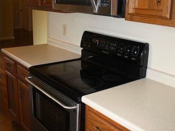 4th image of 1505 Clayshire Dr