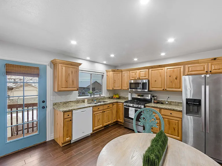 7102 N Mohican Dr — Photo 5