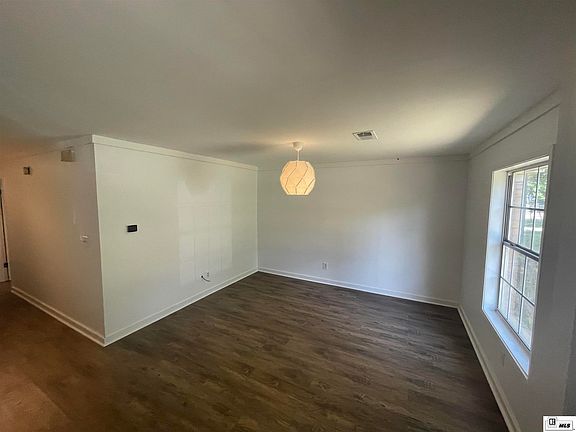 3rd image of 104 Hillside Cir