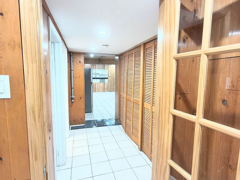 100 Kingslake Rd — Photo 6