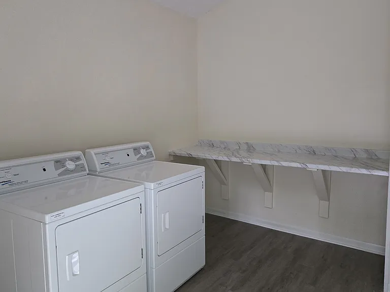 1071 White Ave — Photo 14