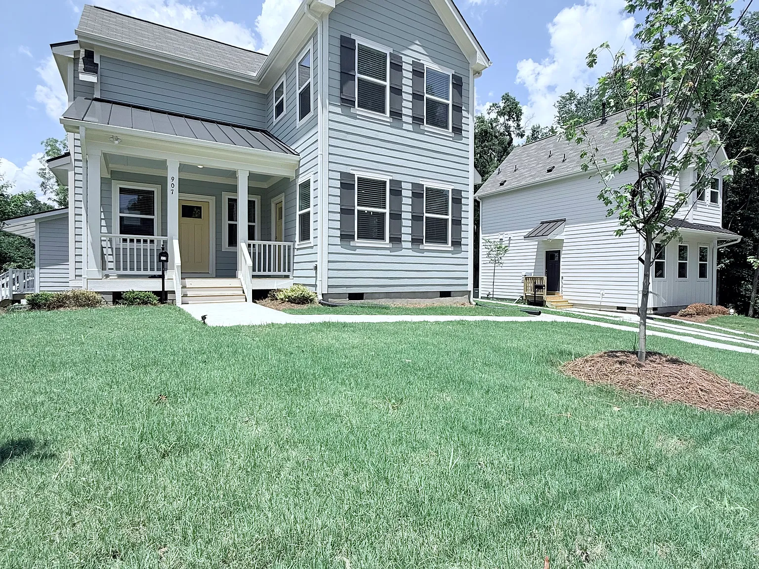 907 Linwood Ave — Photo 4