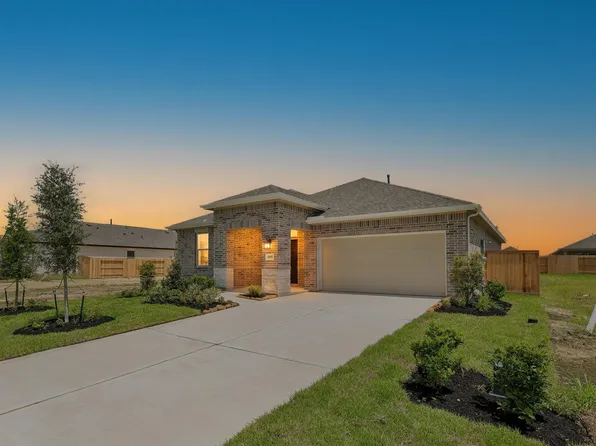 685 Daniels Lake Ln, Dayton, TX 77535