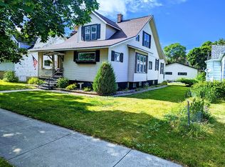 1114 10th Ave S, Escanaba, MI 49829