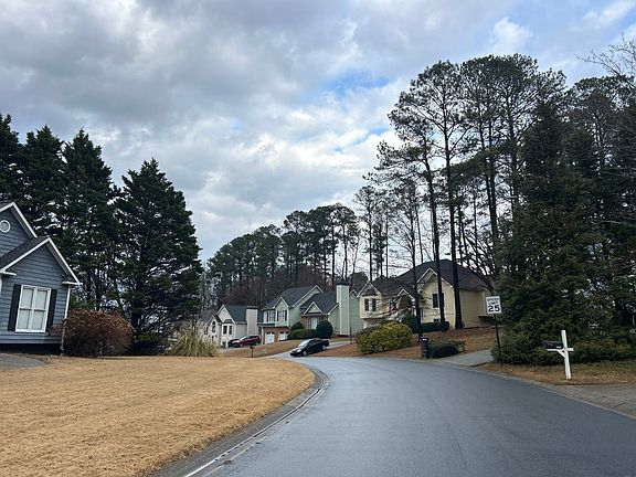 4th image of 2810 Quince Ln NW