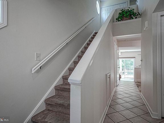5th image of 712 Lakefront Cir