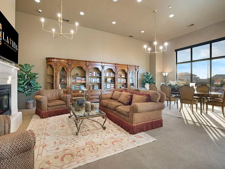 La Vida 55+ Luxury Living — Photo 21