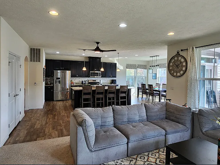 7014 Emerald Bay Ave NW — Photo 11