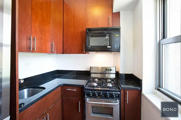 Sold by Bond New York | media 1