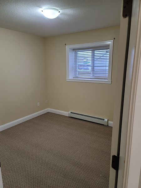 Surrey Apartment for rent - 2 Bedrooms — photo 2