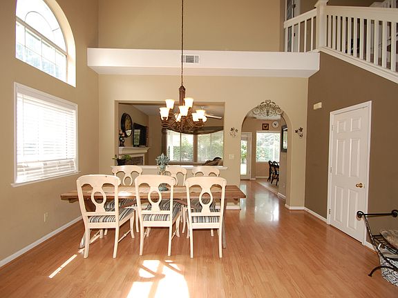 5th image of 10636 Pleasant Valley Cir
