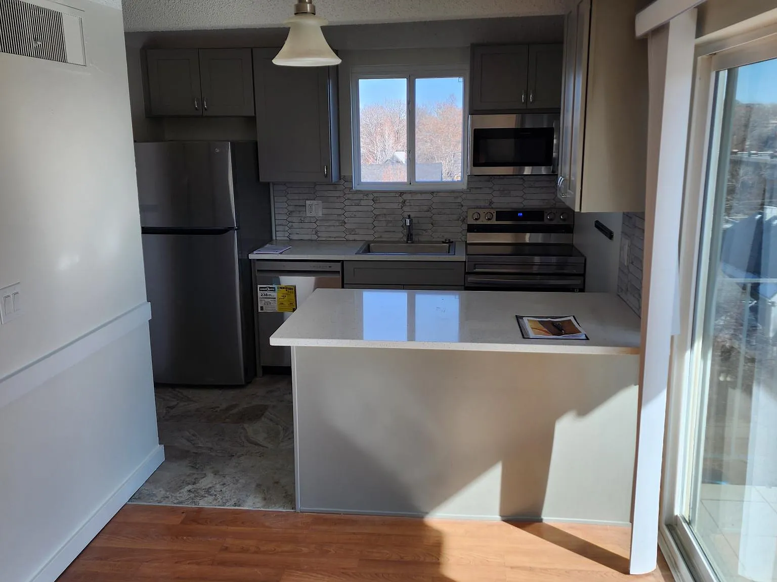 2 bed, 878 sqft, $2,100 — Photo 4