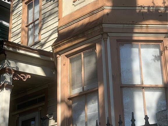 4th image of 306 E Park Ave
