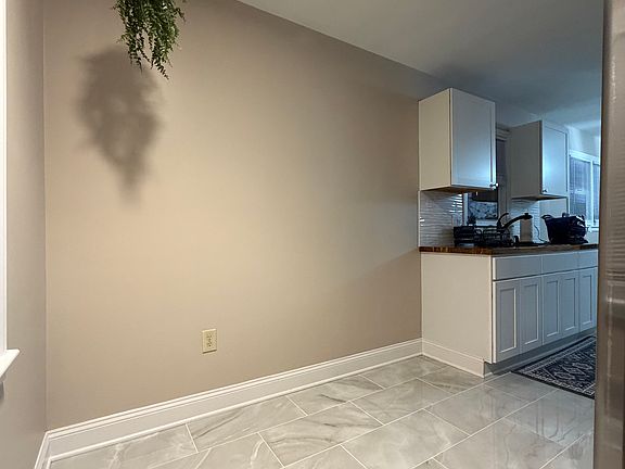 4th image of 306 Trinkle Ave NE #1