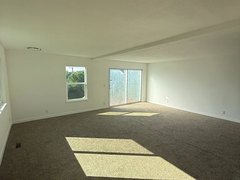 79 Carolina Dr — Photo 8