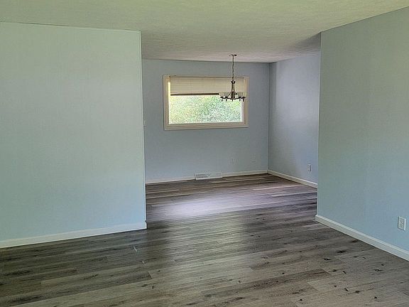 5th image of 2624 N Renwood Ave