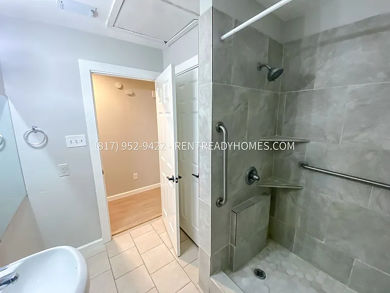 321 Frontier Dr — Photo 7