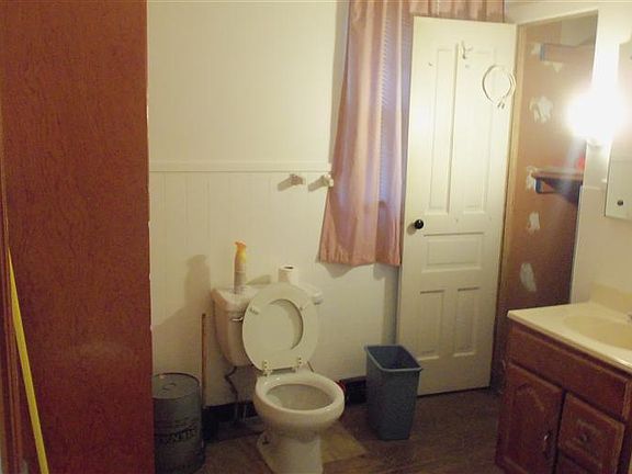 5th image of 490 Freeland Ave