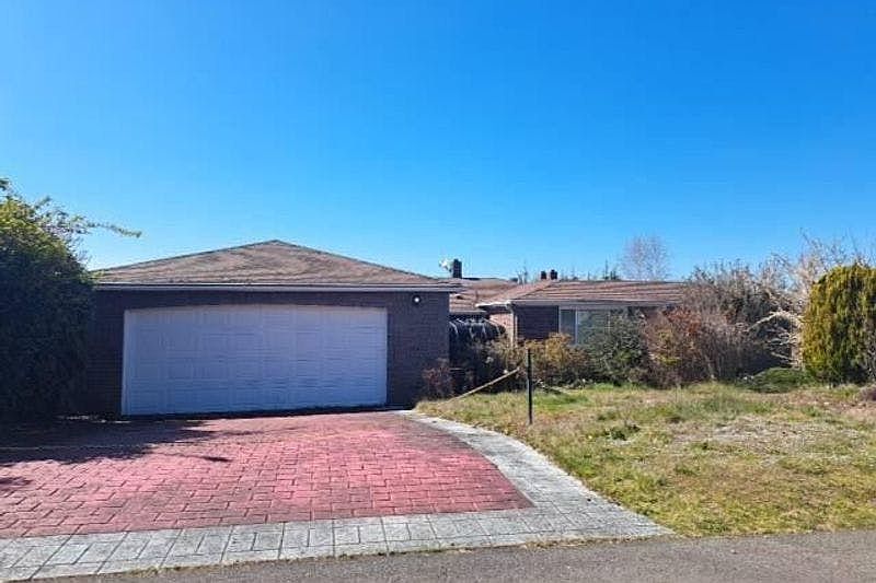 1st image of 960 S Fairview Dr