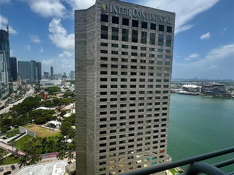 335 Biscayne Blvd #2900 — Photo 46