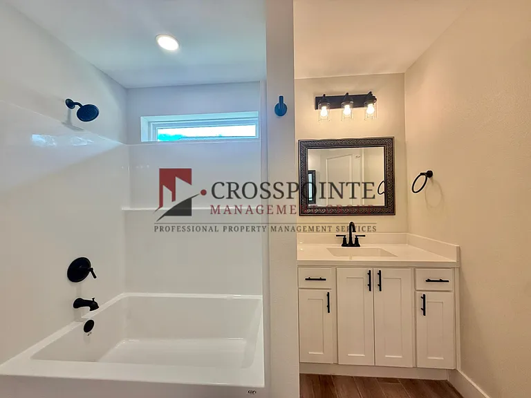 17434 Crossing Cir — Photo 9