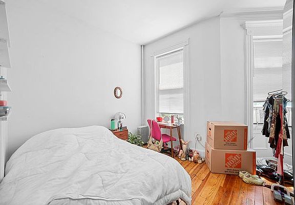 5th image of 271 Bleecker St #B