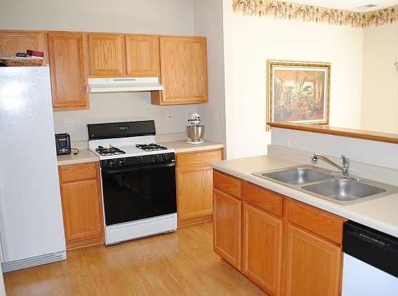 2nd image of 927 Moultrie Ct #927