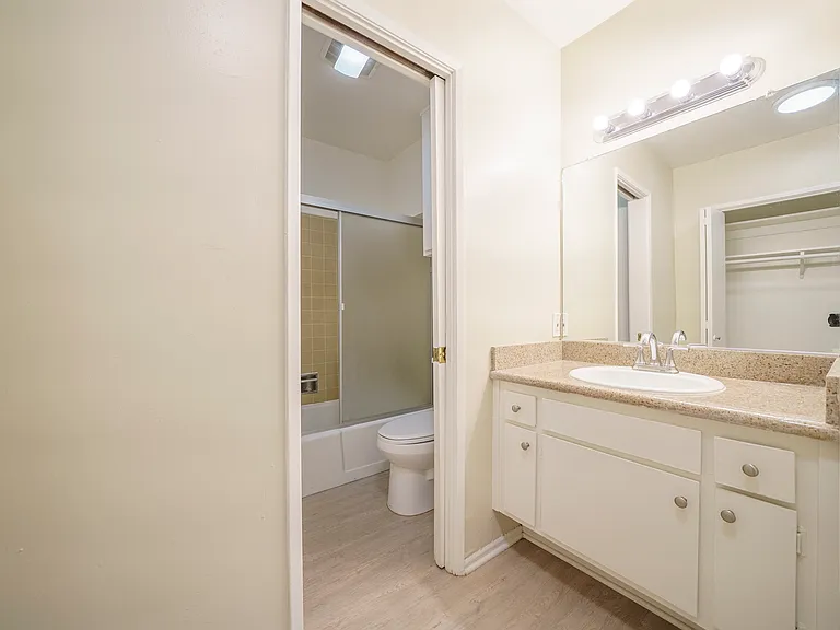 Full bathroom in all units!