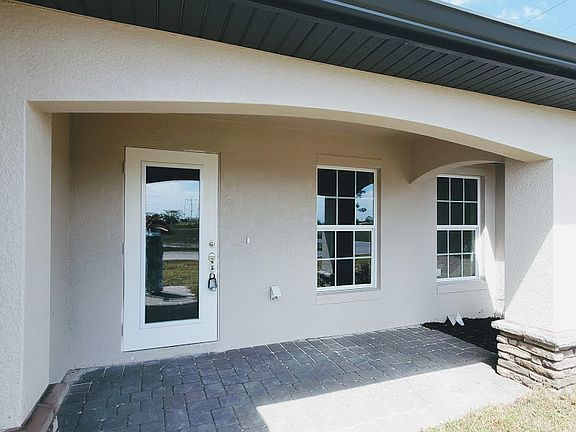 covered front porch area with pavers