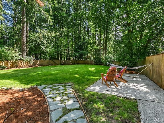 Beautiful Fenced Yard