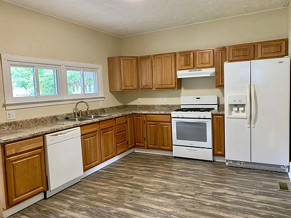 2nd image of 810 4th St