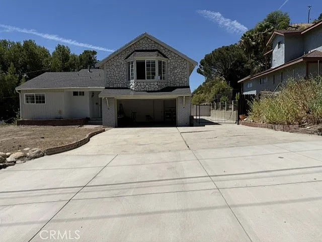 4 bed, 2.0 bath, 1845 sqft, $5,500 — Photo 2