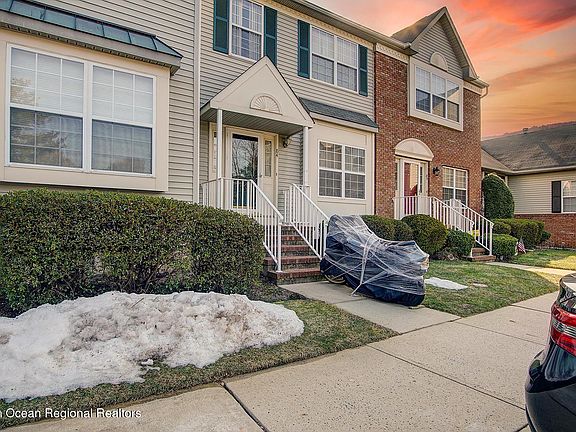 2nd image of 84 Richmond Ct S #96